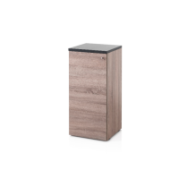 Black & oak Closed service cabinet - Un meuble de service fermé et pratique