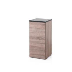Black & oak Closed service cabinet - Un meuble de service fermé et pratique