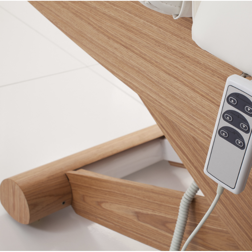 Une table de massage électrique professionnelle à trois moteurs avec fonction de chromothérapie COLONIAL WOOD SPA (376.001)